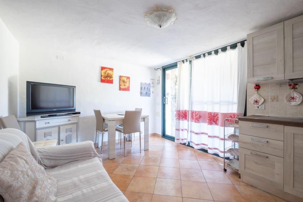 Mare A 4 Minuti AutoCasa/Giardino E Wifi Budoni Buitenkant foto